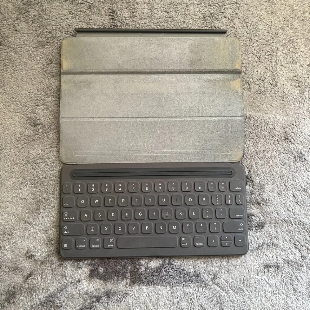 Apple iPad Pro Smart Keyboard 10.5” | Model A1829 | With Box